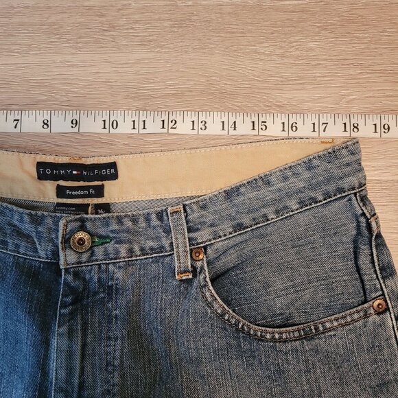 VTG Tommy Hilfiger Jeans 36x32 Freedom Fit Relaxed Straight Medium Light Y2K - Picture 6 of 10